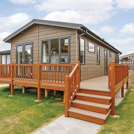 New Pines Holiday Park Rhyl Exterior photo